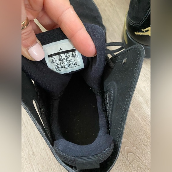 Kids Jordan Retro Shoes - Picture 3 of 5